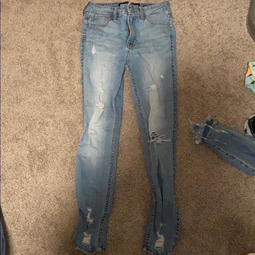 hollister ripped jeans high rise